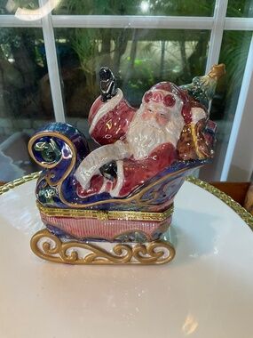 AVON 2002 Santa Sleigh Trinket Box